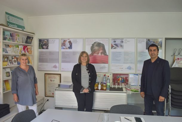 SPD-Bundestagsabgeordnete Gabriela Heinrich und der SPD-Landtagsabgeordnete Arif Taşdelen besuchen Lilith e.V.